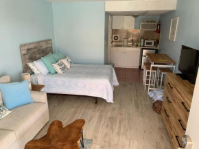 Amazing condo 2 min to beach!